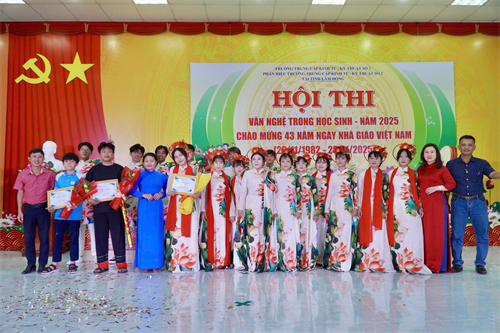 HỘI THI VĂN NGHỆ TRONG HỌC SINH CỦA PHÂN HIỆU TRƯỜNG TRUNG CẤP KINH TẾ - KỸ THUẬT SỐ 2 TẠI TỈNH LÂM ĐỒNG CHÀO MỪNG NGÀY NHÀ GIÁO VIỆT NAM 20/11